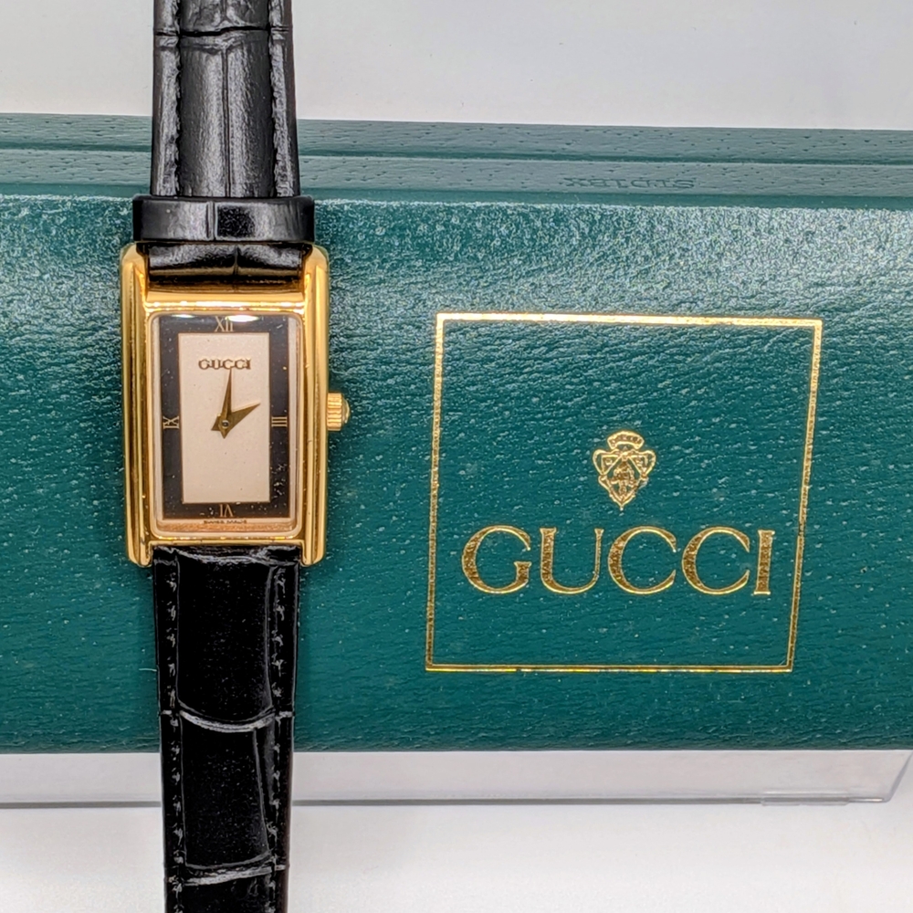 ❌SOLD❌ Authentic Vintage Gucci 2600L Gold and Black Swiss Roman Leather Watch